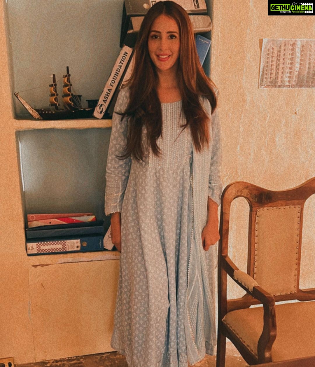 Chahatt Khanna Instagram - Few clicks bts from the set of my new film#justrandom #bts #chahattkhanna #shoot #film #cinema #banaras #coffee