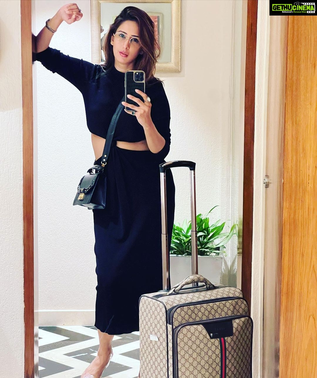 Chahatt Khanna Instagram - Working Sunday …. #backtobasics #chahattkhanna #mumbai #awards #entrepreneurship #entrepreneuroftheyear