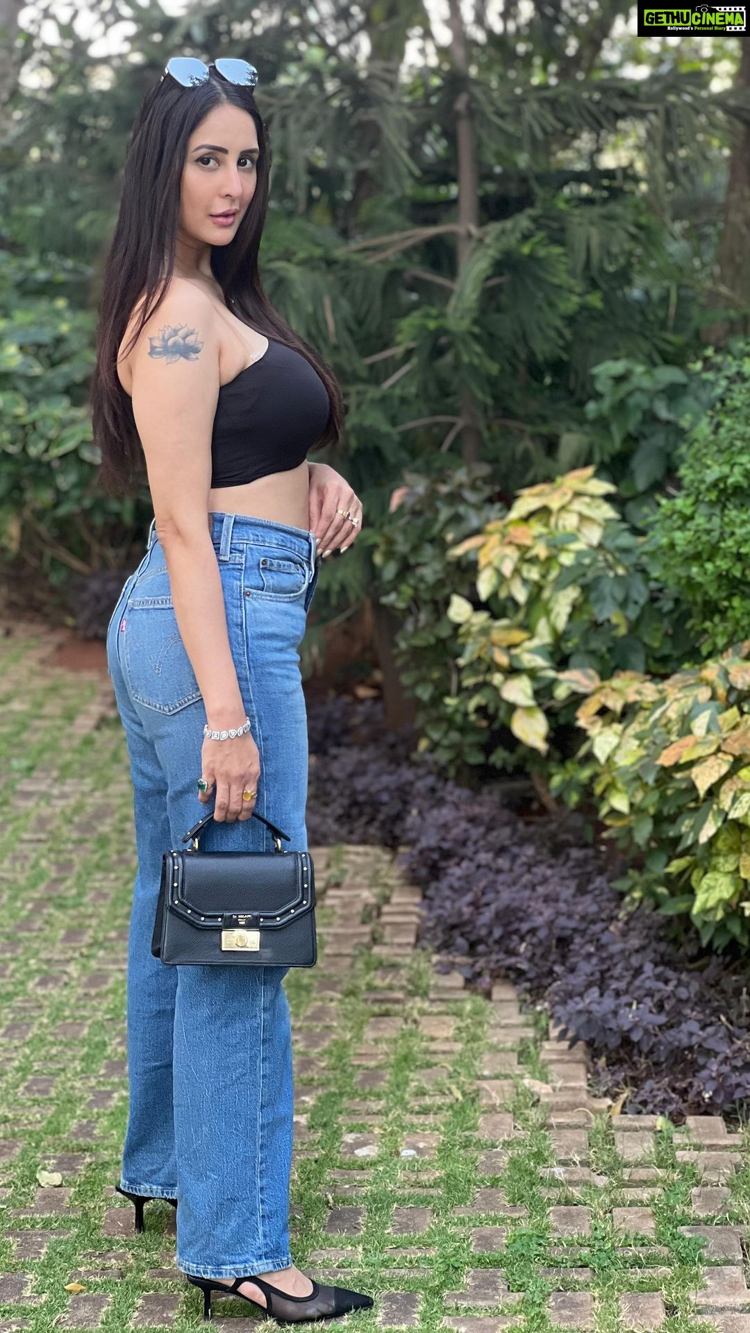 Chahatt Khanna Instagram - She wore her smile like a loaded gun ;) #chahatkhannna #reelsvideo #trending #viral