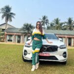 Chahatt Khanna Instagram - Spent some time with Volvo XC60 and can’t just help posing with this Swedish charmer :) it’s a great way to drive into 2022 @volvocarsin Outfit @ammarzofashion @exhibitmagazine #car #petrolhead #spead #carslover #caroftheday #chahattkhanna #ammarzo #sport #add