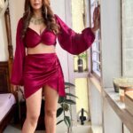 Chahatt Khanna Instagram – Feeling festive  with @ammarzoofficial ❤️#red #xmas #chahattkhanna #festivevibes #awards 
makeup –  @sunny_makeup_artist 
Outfit @ammarzoofficial