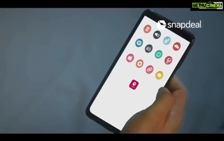 Chahatt Khanna Instagram - Diwali shopping ko banao aur special with Snapdeal. Bas uthao apna phone aur Snapdeal app se apni Diwali shopping shuru kardo! #Toofani sale bhi LIVE hai, toh der kis baat ki? #BrandWaaliQualityBazaarWaaliDeal #Snapdeal #ToofaniSale #FashionAtSnapdeal @snapdeal @merainna Team - @stylistsony @jessdoesyourmakeup