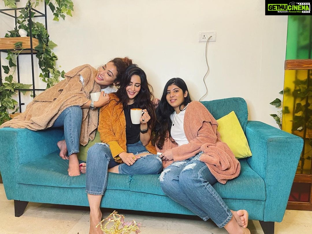 Chahatt Khanna Instagram - Girls just wanna have fun !!! Get your Ammarzo winter snuggle wear this winters #netflix #chickflick #comfyoutfit #friends and #coffee what els ? @ammarzoofficial @aditipani @priyaaakhanna Seven Bungalows