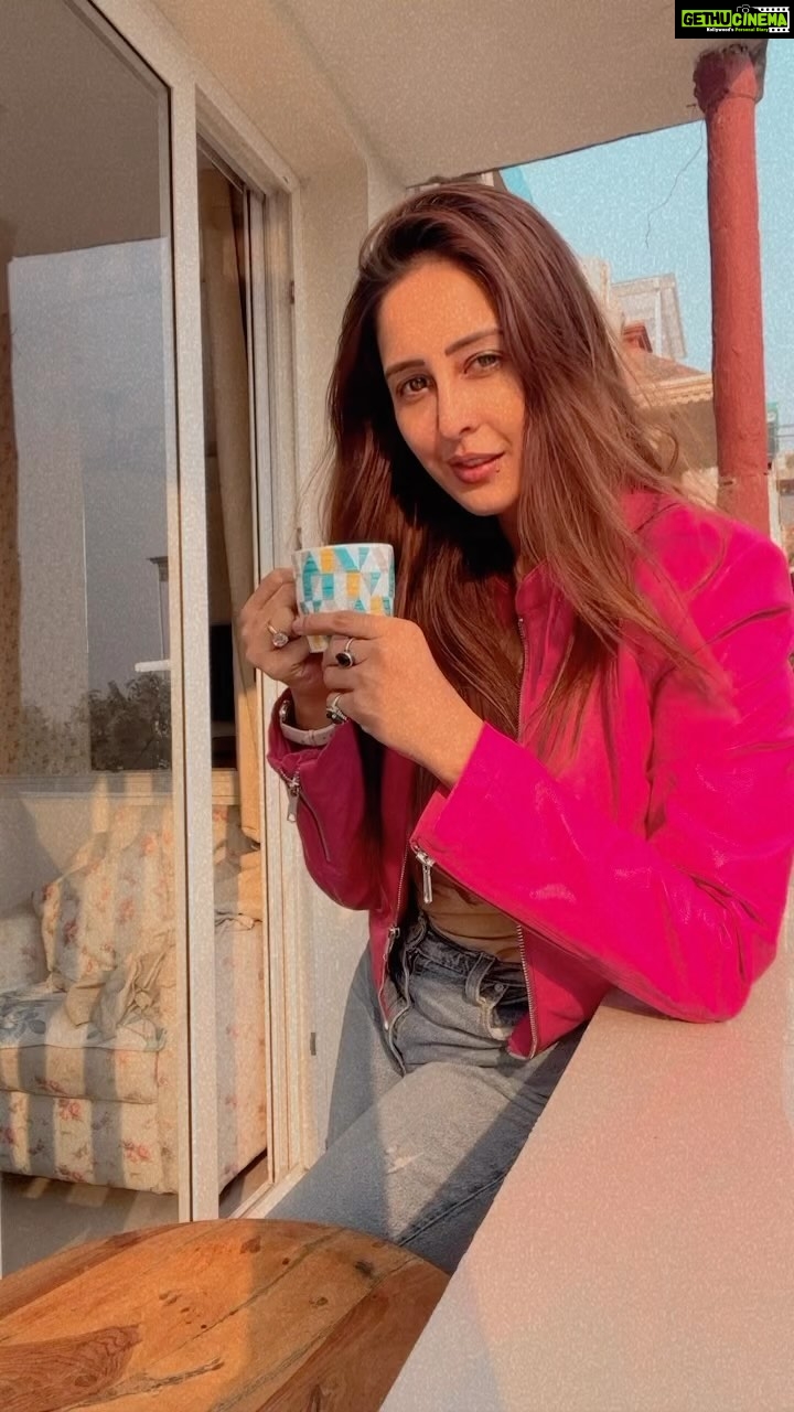 Chahatt Khanna Instagram - Guess Dimples have started showing on me .. God knows what all habits ill pick from you .. #reels #chahattkhanna #2023 #delhi #travel #1january2023