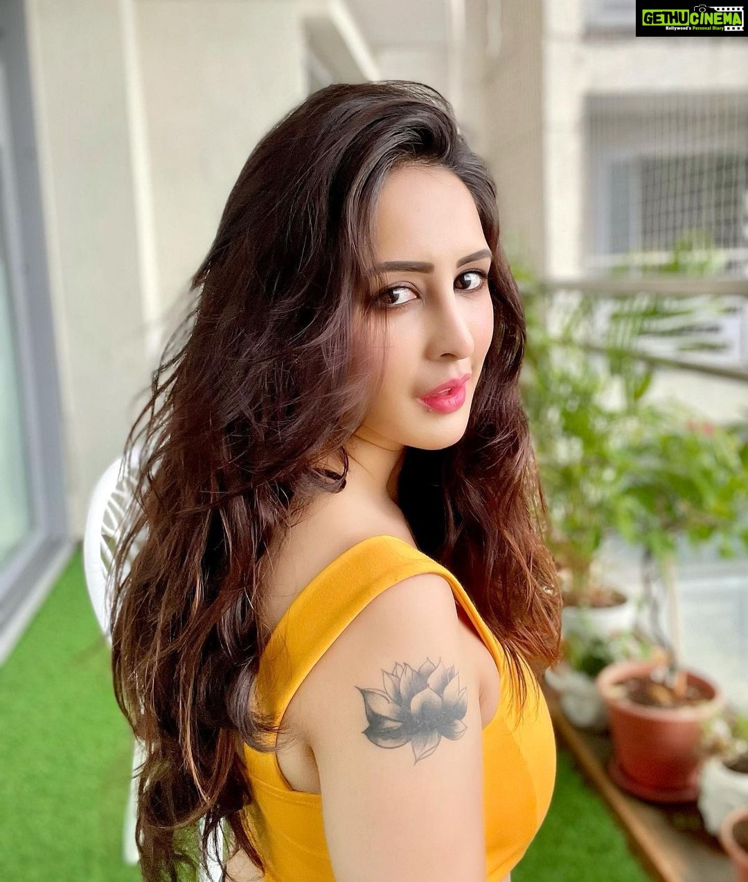 Chahatt Khanna Instagram - Water Lilly 🌷