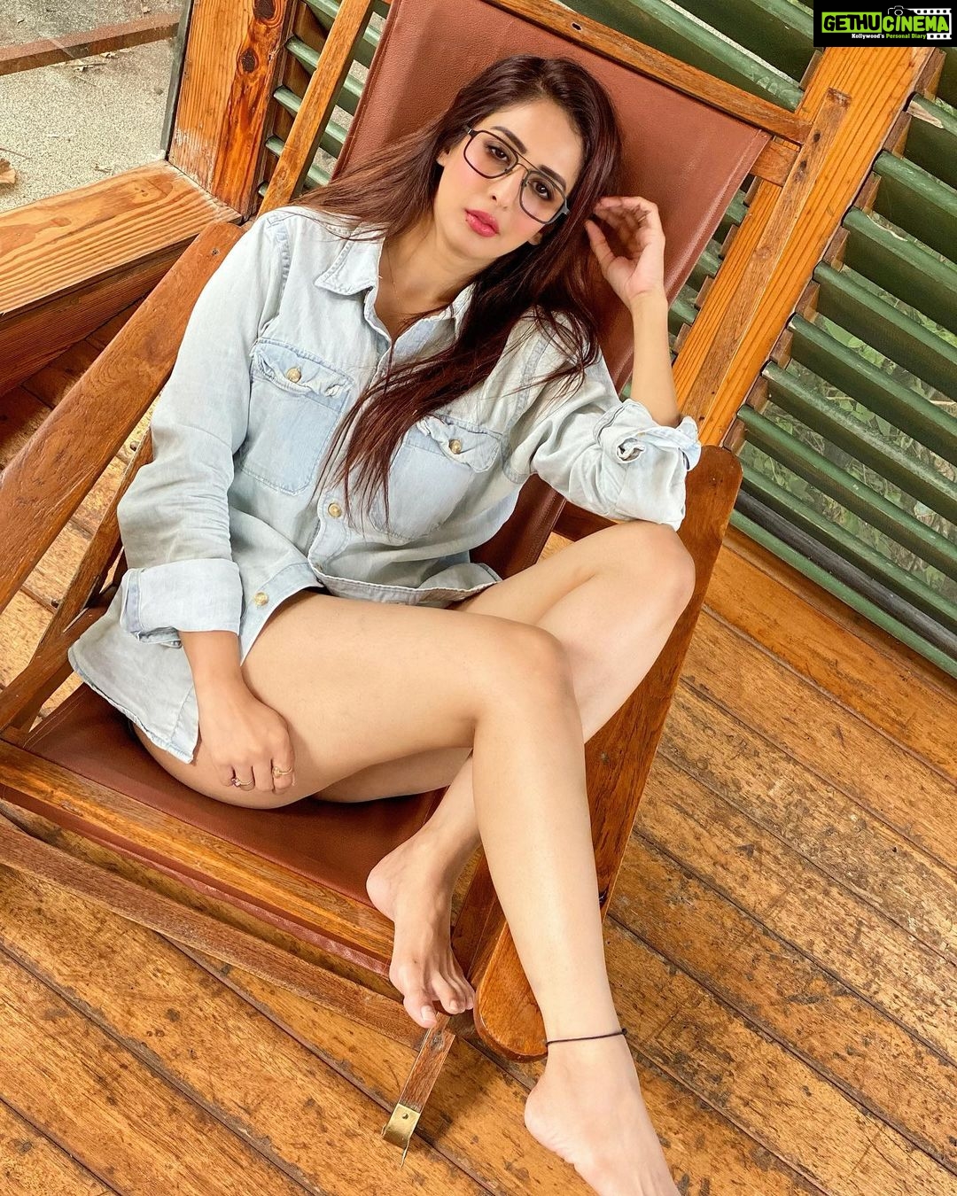 Chahatt Khanna Instagram - I’am aware that i’am rare ! ✌🏻 India