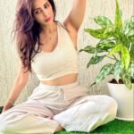 Chahatt Khanna Instagram - Nah not a yoga pose just trying to get my hair right 😉 #home #chilledout #casual #daylight #greenery #india #girl #instagood #instadaily #ck #chahattkhanna #natural #hair #goodmorning #goodhairday #brunette @zara Quarantine 2021