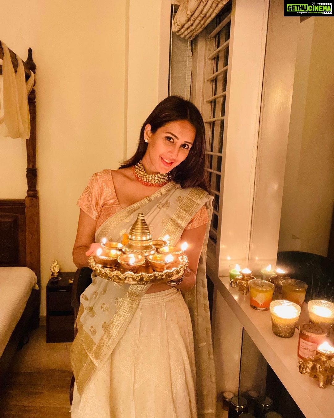 Chahatt Khanna Instagram - Happy Festival of lights .. which you brought 🪔 #happydiwali