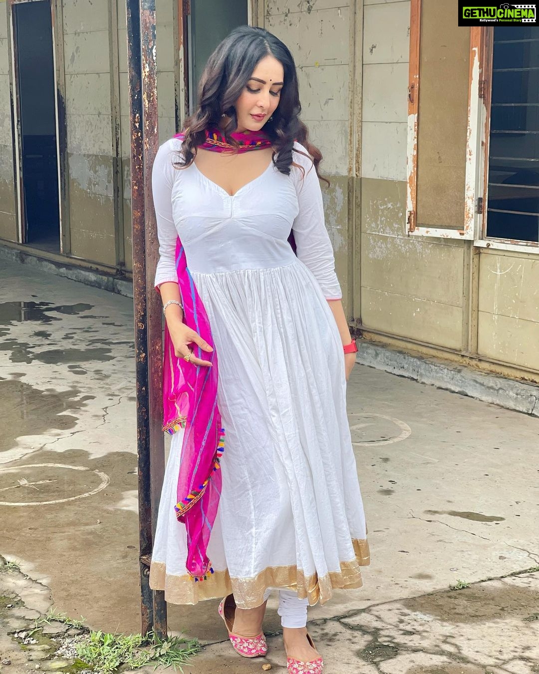 Chahatt Khanna Instagram - Happy festivities 🌈❤️🪁🎉 @ambraee_ Halol,Pavagadh