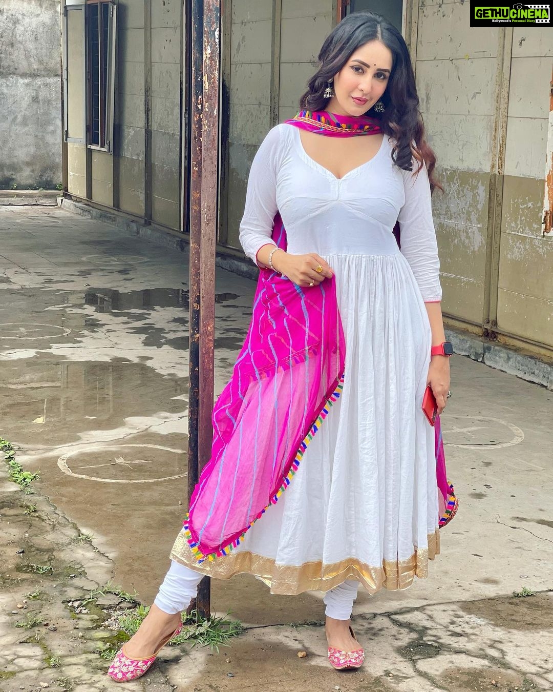 Chahatt Khanna Instagram - Happy festivities 🌈❤️🪁🎉 @ambraee_ Halol,Pavagadh