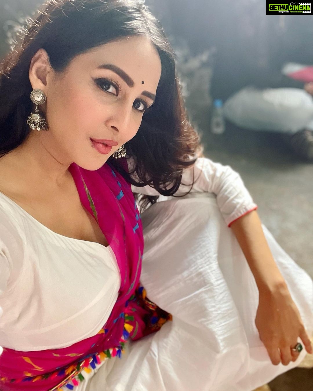 Chahatt Khanna Instagram - Happy festivities 🌈❤️🪁🎉 @ambraee_ Halol,Pavagadh