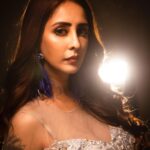 Chahatt Khanna Instagram - Let there be light 💫☀️🌟 #ck #chahattkhanna #recent #actor #euntrepreneur #cargirl #metahead #philanthropist #animallovers @the_houseofhugs @sunny_makeup_artist India