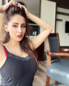 Chahatt Khanna Instagram - An artist can never live without it’s art, just like an actor can never leave acting, I am an actor more than an entrepreneur .. ❤️