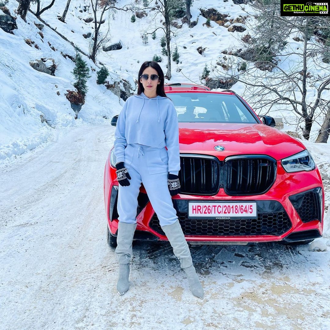 Chahatt Khanna Instagram - Took this beauty for a drive through the snow, from Chandigarh to Shimla and back, and i must say this is the combination of beauty and beast come together ! What a brilliant machine. @bmwindia_official #x5mcompetition #carblogger #ck #bmw Narkanda - The Heaven on Earth