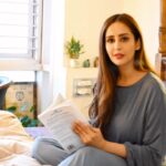 Chahatt Khanna Instagram - Some me time which i never get 😒 #weekend #chahattkhanna #ckreels #book #reading #metime #myspace
