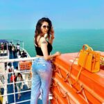 Chahatt Khanna Instagram - 🌊 sea blue #ck #candid #picoftheday #random #croptop #denim #sea #roro #sky #nature #opensky #beauty #fashion #style #fashionstyle #fashionblogger #travelblogger #chahattkhanna #girl #indian