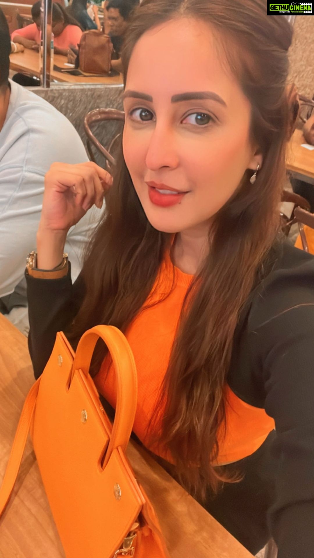 Chahatt Khanna Instagram - When Bombay people eat Delhi food … (side effects of being around a Delhite punjabi ) #bombaykpunjabi #cholebhature #foodie