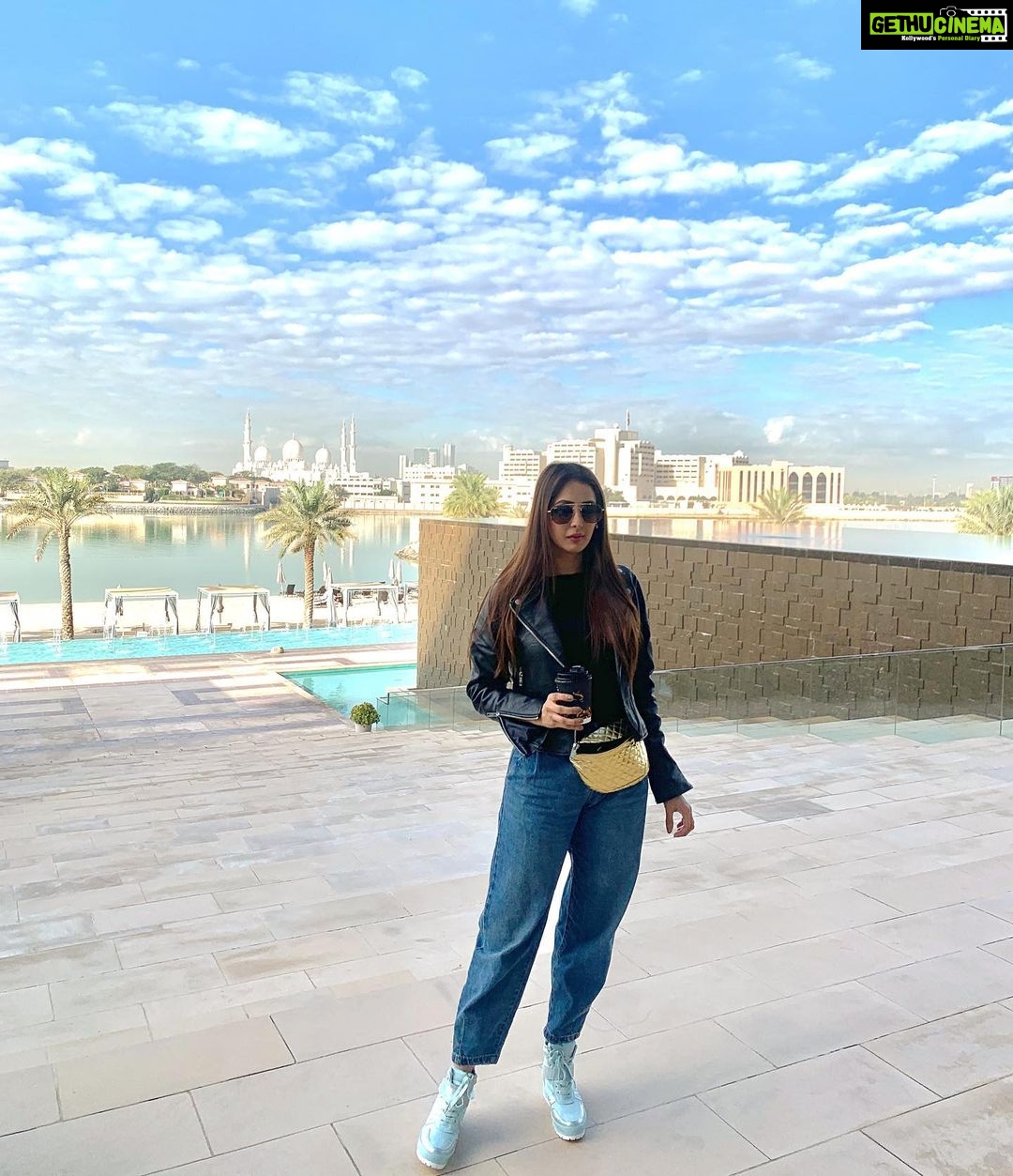 Chahatt Khanna Instagram - Shine on !! ✨🌟 Fairmont Bab Al Bahr