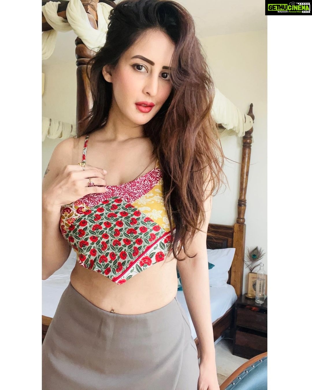 Chahatt Khanna Instagram - Don’t count the days . Make the days count ! #summer #home #ck #myspace #chahatkhannna