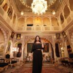 Chahatt Khanna Instagram - A glimpse of Royal touch Outfit- @ammarzofashion Location- @shahpurahotels #royal #heritage #chahatkhannna #beautiful #palace #fashion #indian