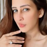 Chahatt Khanna Instagram - EXCLUSIVE:@chahattkhanna on why she loves @iamsrk 's dimples and why she liked #Brahmastra #RapidFire @chahattkhanna