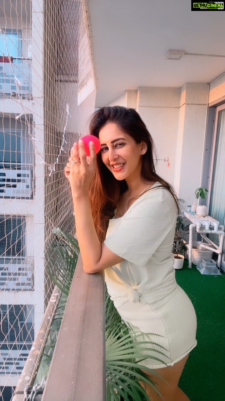Chahatt Khanna Instagram - Magical winter evenings are setting in β¦ happy festivities πͺπΎπ«