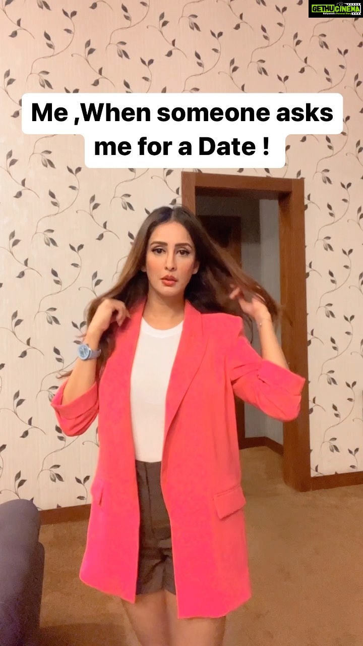 Chahatt Khanna Instagram - Side effects of being single 🤪 #ckreels #reelkarofeelkaro #reelitfeelit #trendingreels #chahattkhanna