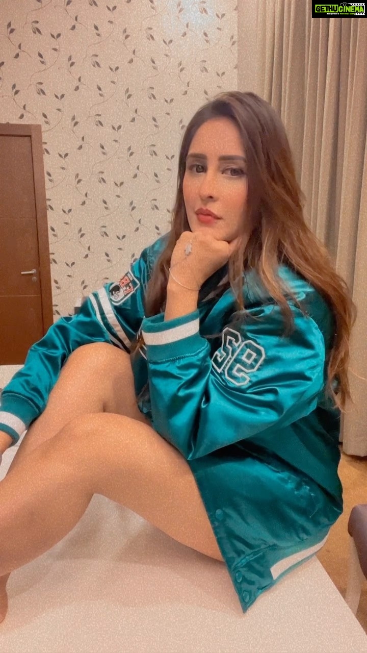 Chahatt Khanna Instagram - Just chilling around … #reels #ck #chahahttkhanna #reelsinstagram #reelitfeelit