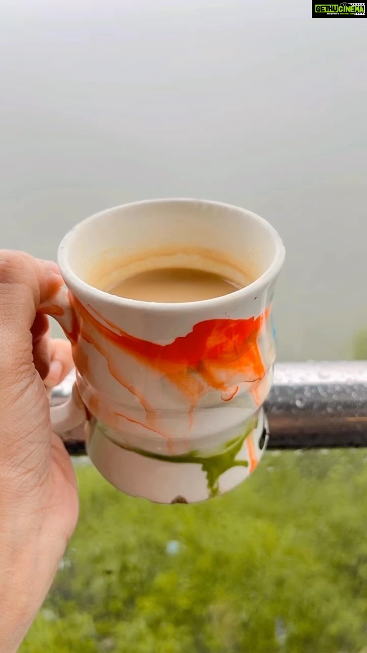 Chahatt Khanna Instagram - Subah ki chai .. though im a coffee person .. hai toh ye coffee hi 😜 #weekend #chai #chahattkhanna #reels #coffee