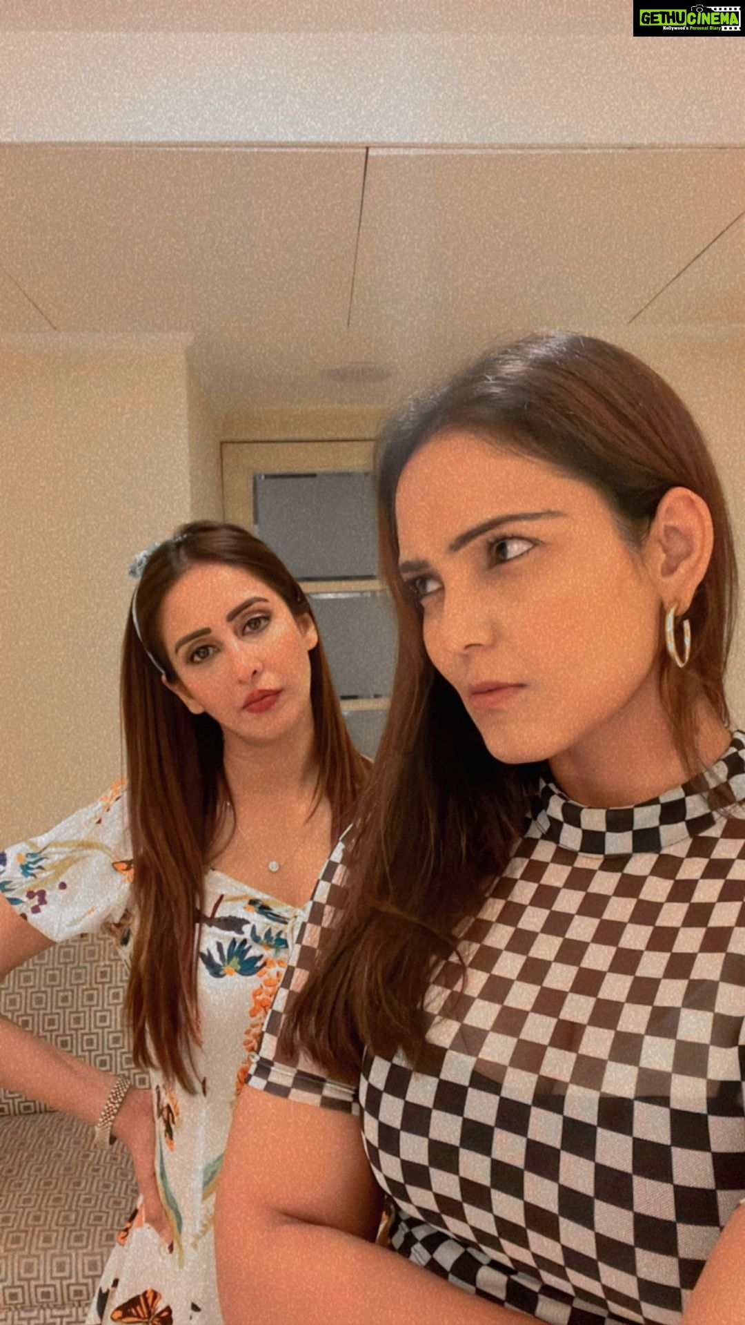 Chahatt Khanna Instagram - This is for all my old friends 🤪 #reels #madreels #chahattkhanna