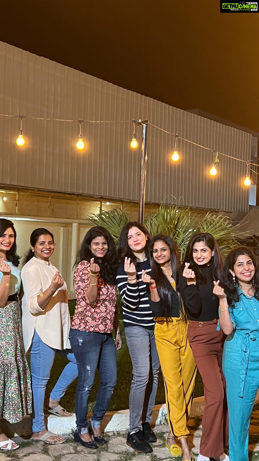 Chaitra Rai Instagram - ♥️ ♥️♥️ @anusha.c.shetty #utkalashetty @_archana_shetty_86 @shetty_neha #reels #reelkarofeelkaro #trending #group #reel #trendingreels #trendingnow #trendingsongs #reelkarofeelkaro #reelitfeelit #reelsinstagram #viral #friends #newyear #happynewyear #2023 #thankful #chaithrarai17