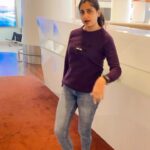 Chaitra Rai Instagram – 🤩

#reels #reelkarofeelkaro #reelitfeelit #reelsinstagram #trending #bgm #trendingreels #reelsindia #telugu #songs #telugusongs #oldisgold #timepass #thankful #chaitrarai17