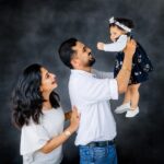 Chaitra Rai Instagram - 🤍 🧿🤍 @nishkashetty_official @prasannashetty17 📸: @tirokiddography 😍 #family #happy #baby #photography #beautiful #smile #picoftheday #momlife #cute #fun #wethree #familytime #husband #husbandandwife #daughter #princess #blessed #life #thankful #mangalore #udupi #hyderabad #muscat #nishkashetty #prasannashetty #chaithrarai17