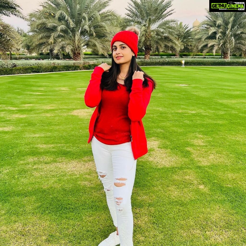 Chaitra Rai Instagram - ♥🤍♥ #pic #picoftheday #photography #red #white #redandwhite #photooftheday #trending #outdoor #winter #winterfashion #photo #photos #thankful #chaithrarai17 Oman