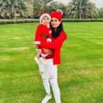 Chaitra Rai Instagram - ❤️🤶😘🧿 @nishkashetty_official #little #littlesanta #blessed #outdoor #outdoorphotography #momanddaughter #christmas #red #outfit #santaclaus #angel #cutiepie #photooftheday #merrychristmas #thankful #nishkashetty #chaithrarai17