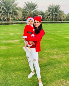 Chaitra Rai Instagram - ❤️🤶😘🧿
@nishkashetty_official 

#little #littlesanta #blessed #outdoor #outdoorphotography #momanddaughter #christmas #red #outfit #santaclaus #angel #cutiepie #photooftheday #merrychristmas #thankful #nishkashetty #chaithrarai17