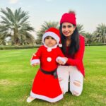 Chaitra Rai Instagram - ❤️🤶😘🧿 @nishkashetty_official #little #littlesanta #blessed #outdoor #outdoorphotography #momanddaughter #christmas #red #outfit #santaclaus #angel #cutiepie #photooftheday #merrychristmas #thankful #nishkashetty #chaithrarai17