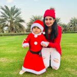 Chaitra Rai Instagram - ❤🤶😘🧿 @nishkashetty_official #little #littlesanta #blessed #outdoor #outdoorphotography #momanddaughter #christmas #red #outfit #santaclaus #angel #cutiepie #photooftheday #merrychristmas #thankful #nishkashetty #chaithrarai17