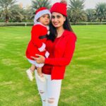 Chaitra Rai Instagram - ❤🤶😘🧿 @nishkashetty_official #little #littlesanta #blessed #outdoor #outdoorphotography #momanddaughter #christmas #red #outfit #santaclaus #angel #cutiepie #photooftheday #merrychristmas #thankful #nishkashetty #chaithrarai17