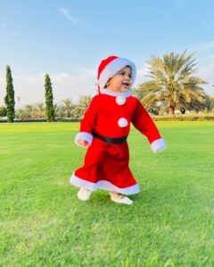 Chaitra Rai Instagram - ❤️🤶😘🧿
@nishkashetty_official 

#little #littlesanta #blessed #outdoor #outdoorphotography #momanddaughter #christmas #red #outfit #santaclaus #angel #cutiepie #photooftheday #merrychristmas #thankful #nishkashetty #chaithrarai17