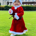 Chaitra Rai Instagram - ❤🤶😘🧿 @nishkashetty_official #little #littlesanta #blessed #outdoor #outdoorphotography #momanddaughter #christmas #red #outfit #santaclaus #angel #cutiepie #photooftheday #merrychristmas #thankful #nishkashetty #chaithrarai17