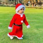 Chaitra Rai Instagram - ❤️🤶😘🧿 @nishkashetty_official #little #littlesanta #blessed #outdoor #outdoorphotography #momanddaughter #christmas #red #outfit #santaclaus #angel #cutiepie #photooftheday #merrychristmas #thankful #nishkashetty #chaithrarai17
