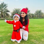 Chaitra Rai Instagram - ❤🤶😘🧿 @nishkashetty_official #little #littlesanta #blessed #outdoor #outdoorphotography #momanddaughter #christmas #red #outfit #santaclaus #angel #cutiepie #photooftheday #merrychristmas #thankful #nishkashetty #chaithrarai17