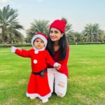 Chaitra Rai Instagram - ❤️🤶😘🧿 @nishkashetty_official #little #littlesanta #blessed #outdoor #outdoorphotography #momanddaughter #christmas #red #outfit #santaclaus #angel #cutiepie #photooftheday #merrychristmas #thankful #nishkashetty #chaithrarai17