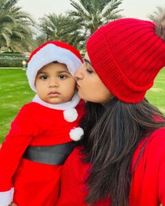 Chaitra Rai Instagram - ❤️🤶😘🧿
@nishkashetty_official 

#little #littlesanta #blessed #outdoor #outdoorphotography #momanddaughter #christmas #red #outfit #santaclaus #angel #cutiepie #photooftheday #merrychristmas #thankful #nishkashetty #chaithrarai17