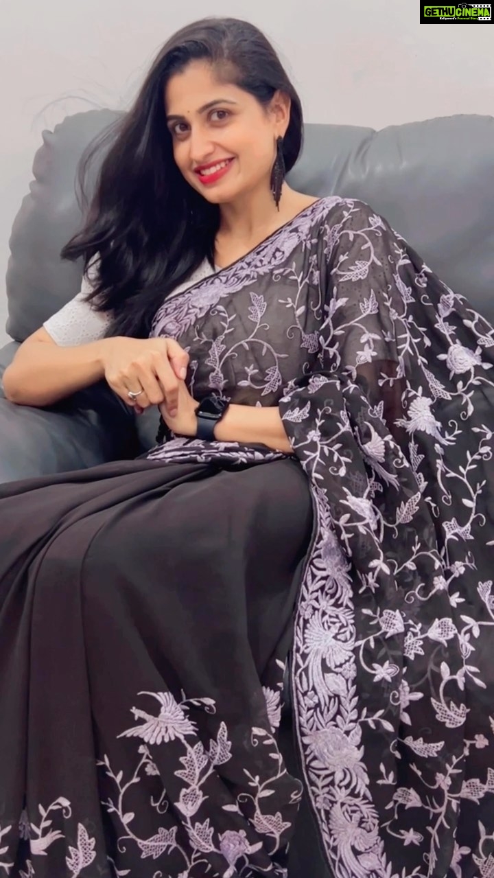 Chaitra Rai Instagram - Life is short. Let my pallu be long😋 Saree: @sj_trends_and_fashion__ ♥️ #saree #black #thread #threadwork #blackandwhite #reelsinstagram #reelsindia #reelitfeelit #trendingreels #trendingsongs #trendingaudio #trendingvideo #bgm #song #loveyourself #sareefashion #sareedraping #thankful #chaithrarai17
