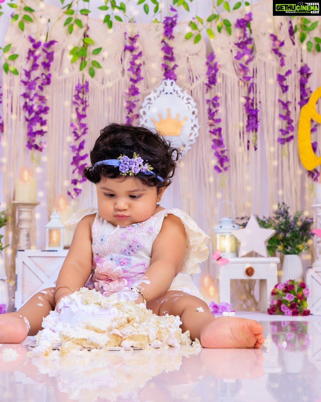 Chaitra Rai Instagram - Hii,Don’t mind me here, Just smashing this cake 🎂 All smiles for this little cake smasher @nishkashetty_official 🥰🧿♥️ #latepost 📸: @tirokiddography ♥️ #cakesmash #first #firstbirthday #cake #smash #one #oneyearold #babygirl #princess #latepost #creatingmemories #cakesmashphotography #mangalore #udupi #hyderabad #muscat #thankful #nishkashetty #chaithrarai17 Mangalore, Karnataka, India
