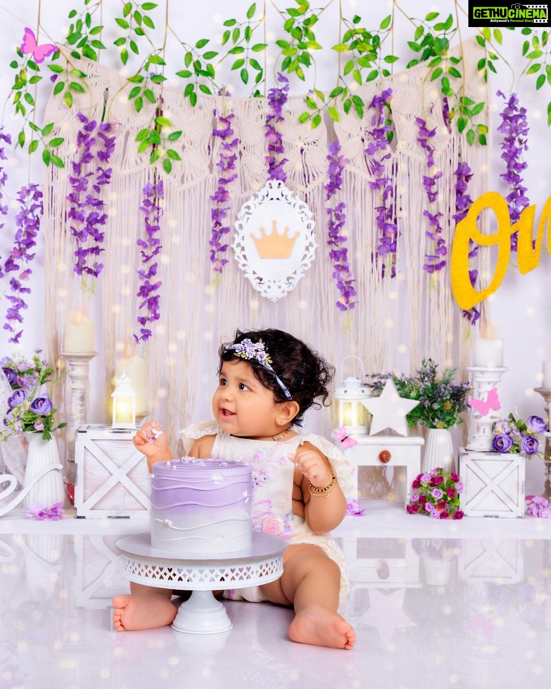 Chaitra Rai Instagram - Hii,Don’t mind me here, Just smashing this cake 🎂 All smiles for this little cake smasher @nishkashetty_official 🥰🧿♥️ #latepost 📸: @tirokiddography ♥️ #cakesmash #first #firstbirthday #cake #smash #one #oneyearold #babygirl #princess #latepost #creatingmemories #cakesmashphotography #mangalore #udupi #hyderabad #muscat #thankful #nishkashetty #chaithrarai17 Mangalore, Karnataka, India