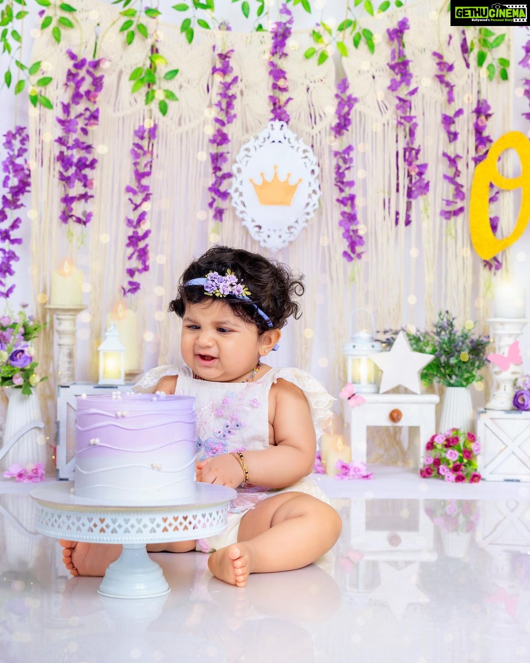 Chaitra Rai Instagram - Hii,Don’t mind me here, Just smashing this cake 🎂 All smiles for this little cake smasher @nishkashetty_official 🥰🧿♥️ #latepost 📸: @tirokiddography ♥️ #cakesmash #first #firstbirthday #cake #smash #one #oneyearold #babygirl #princess #latepost #creatingmemories #cakesmashphotography #mangalore #udupi #hyderabad #muscat #thankful #nishkashetty #chaithrarai17 Mangalore, Karnataka, India