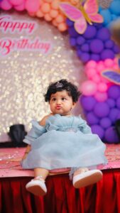 Chaitra Rai Instagram - Our cute little princess 👸 🧿😘🥰♥️ @nishkashetty_official 

#oneyearold #firstbirthday #turnedone #birthday #celebration #princess #babygirl #babynishka #birthdaygirl #babyreels #trending #trendingnow #reels #thankful #nishkashetty #chaithrarai17